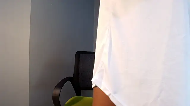 Ethan Fox11 online show from February 19, 2025, 2:11 pm