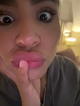 Snapshot of HaileyBaldwin chatting on February 27, 2025, 5:29 am HaileyBaldwin online show from February 27, 2025, 5:29 am