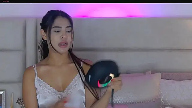 Snapshot of HaileyBaldwin chatting on January 18, 2025, 2:14 am HaileyBaldwin online show from January 18, 2025, 2:14 am