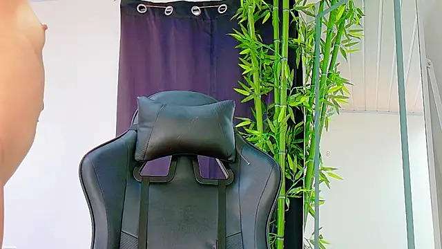 scarlet-jonesx online show from November 28, 2025, 4:40 pm