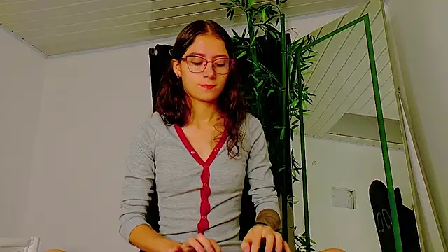 scarlet-jonesx online show from November 14, 2025, 12:14 am