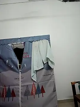 LiuQianXi5726 online show from March 18, 2025, 9:12 am