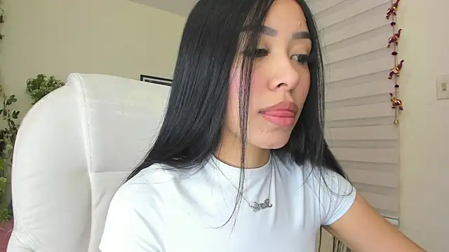 Snapshot of Starliee__ chatting on February 4, 2025, 12:08 am Starliee online show from February 4, 2025, 12:08 am