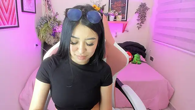 Snapshot of Starliee__ chatting on September 18, 2025, 11:52 pm Starliee online show from September 18, 2025, 11:52 pm