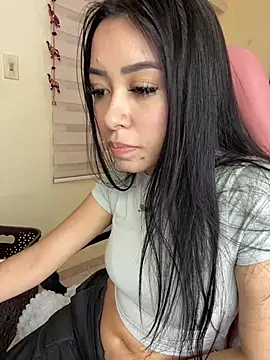 Snapshot of Starliee__ chatting on March 18, 2025, 11:31 pm Starliee online show from March 18, 2025, 11:31 pm