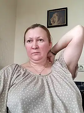 Snapshot of blondyaguar chatting on December 17, 2024, 9:17 am blondyaguar online show from December 17, 2024, 9:17 am