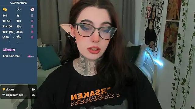 Snapshot of Dixi_Pixi_ chatting on February 2, 2025, 5:42 am Dixi Pixi online show from February 2, 2025, 5:42 am