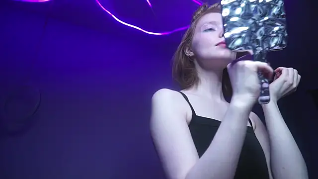 ginger hugs online show from September 27, 2025, 10:05 pm