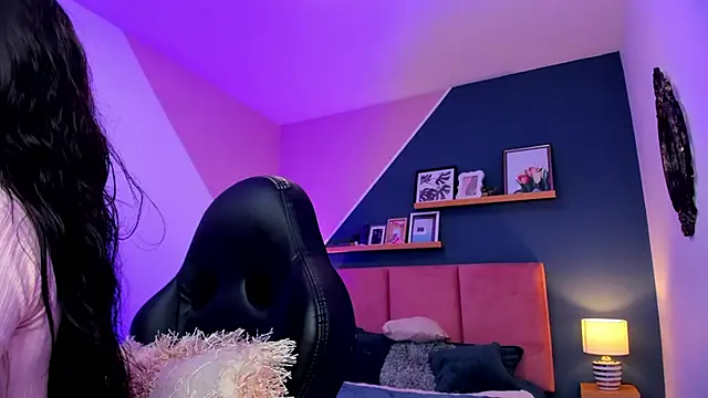 Chloe fischer  online show from January 15, 2026, 3:26 pm