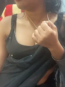 Snapshot of Spicy_sari_girl chatting on December 24, 2024, 4:00 am Spicy sari girl online show from December 24, 2024, 4:00 am