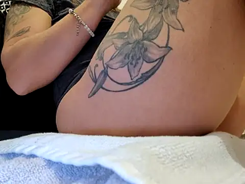 Snapshot of sweethotmilf888 chatting on December 22, 2025, 4:40 pm sweethotmilf888 online show from December 22, 2025, 4:40 pm