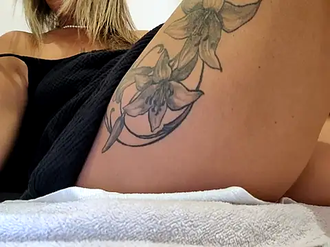 Snapshot of sweethotmilf888 chatting on September 19, 2025, 12:09 pm sweethotmilf888 online show from September 19, 2025, 12:09 pm