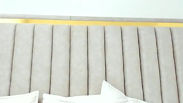 FreyaMoller online show from February 28, 2026, 7:13 pm