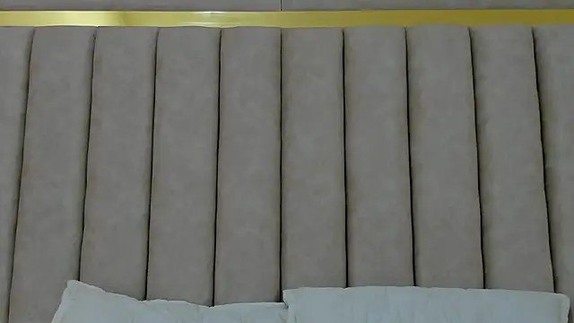 FreyaMoller online show from October 17, 2025, 7:48 pm