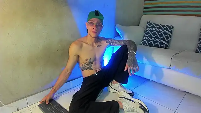 Snapshot of french_sexx chatting on February 15, 2026, 7:57 pm french sexx online show from February 15, 2026, 7:57 pm