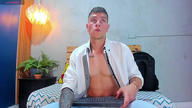 Snapshot of french_sexx chatting on February 15, 2025, 1:21 am french sexx online show from February 15, 2025, 1:21 am