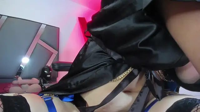 Ivannaakozlov  online show from February 13, 2025, 12:24 am