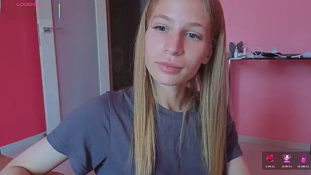 Elis Fox online show from July 15, 2026, 6:53 am