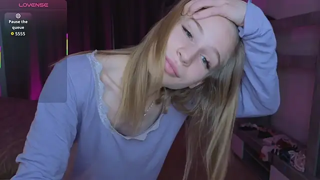 Elis Fox online show from April 7, 2026, 11:01 am