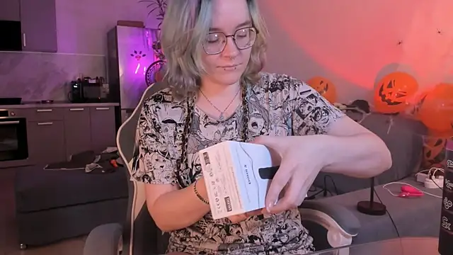 alisahug online show from October 28, 2025, 8:13 am