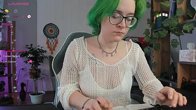 alisahug online show from February 28, 2025, 4:32 am