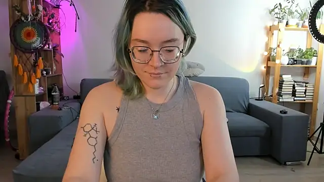 alisahug online show from October 15, 2025, 10:12 am