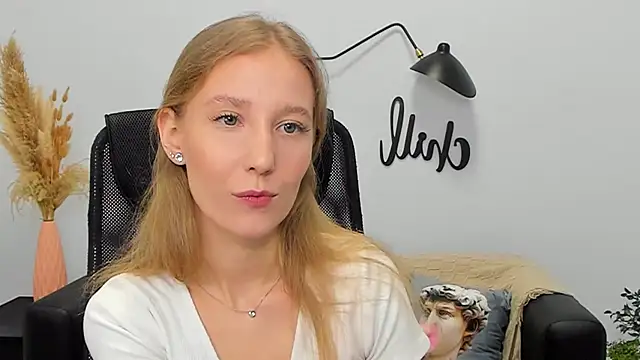 LolaWilsons online show from March 14, 2025, 9:24 am