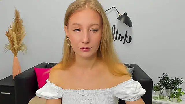 LolaWilsons online show from November 29, 2025, 8:14 am