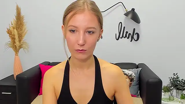 LolaWilsons online show from November 8, 2025, 8:40 am