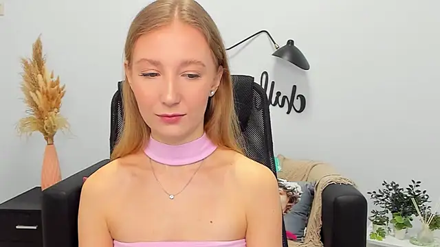 LolaWilsons online show from February 22, 2025, 8:18 am