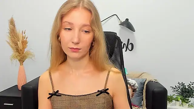 LolaWilsons online show from March 5, 2025, 8:00 am