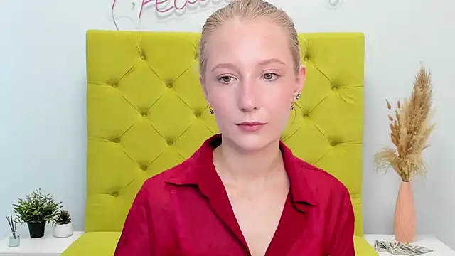 LolaWilsons online show from April 14, 2026, 6:51 am