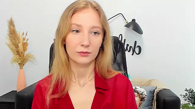 LolaWilsons online show from March 20, 2025, 6:08 am