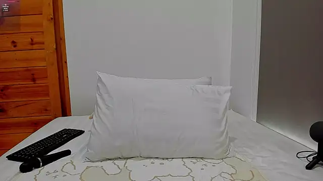 Cee chalynn online show from September 23, 2025, 8:21 am