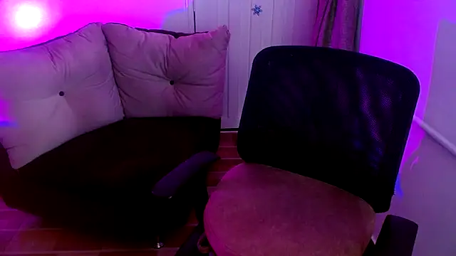 Snapshot of milfrousse chatting on November 5, 2025, 11:52 pm milfrousse online show from November 5, 2025, 11:52 pm