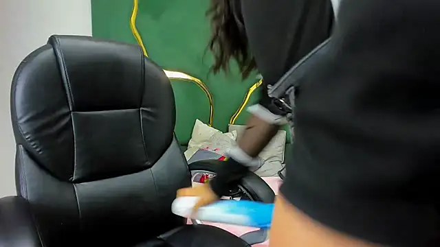 VaneLin18 online show from December 22, 2025, 10:10 pm