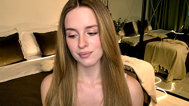 RozzitaBedberry online show from April 14, 2026, 2:55 pm