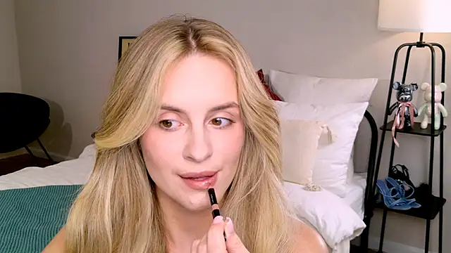 RozzitaBedberry online show from September 27, 2025, 1:28 pm