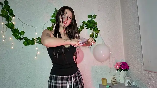 Snapshot of ari_kat chatting on February 17, 2025, 2:53 am ari kat online show from February 17, 2025, 2:53 am