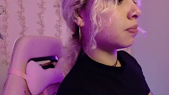 Snapshot of Haelycute chatting on March 1, 2026, 8:53 pm Haelycute online show from March 1, 2026, 8:53 pm