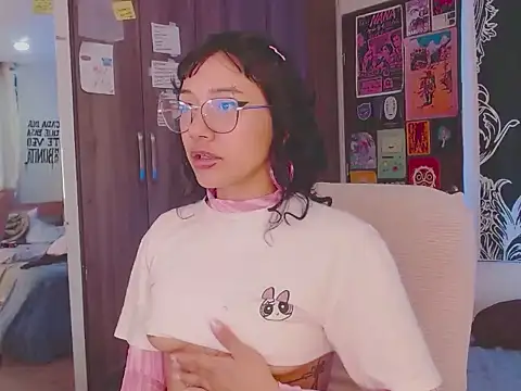 melissahowl online show from November 5, 2025, 1:31 am