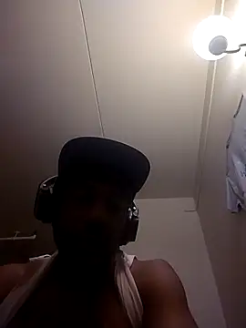 DreamvilleINC online show from April 15, 2026, 3:12 am