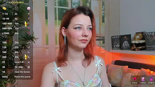 pretty little thing online show from March 3, 2025, 1:01 pm