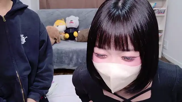 Mia--meow online show from November 9, 2025, 1:04 pm