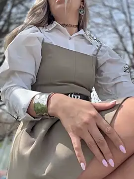 Crazy-Rosa online show from April 1, 2026, 6:59 am