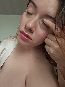 valery mora online show from April 15, 2026, 9:04 pm