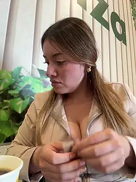 Snapshot of valery_mora chatting on July 1, 2026, 8:09 pm valery mora online show from July 1, 2026, 8:09 pm