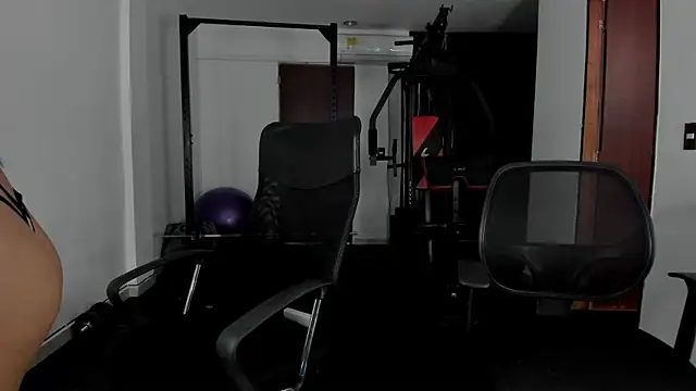 Snapshot of CoupleBigAss chatting on January 7, 2025, 12:09 pm CoupleBigAss online show from January 7, 2025, 12:09 pm