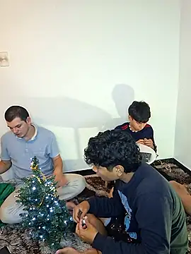  Ottis  online show from December 4, 2025, 11:48 pm