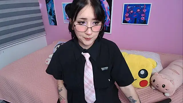 Miwa violet online show from December 1, 2025, 9:15 pm